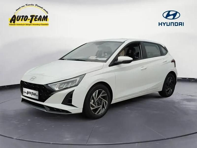 Weiß Neu 2025 Hyundai i20 Trend Kleinwagen | 22.800 € (Etwas zu teuer) - Bild 1/4