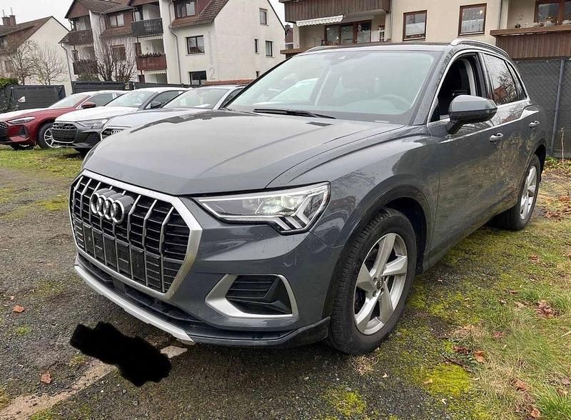 Grau Gebraucht 2019 Audi Q3 Advanced SUV | 25.990 € (Guter Preis) - Bild 1/4