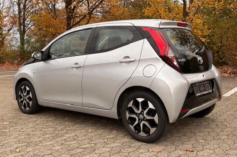 Gebraucht Toyota Aygo Connect Style 72 PS (52 kW) 2019 Silber Kleinwagen