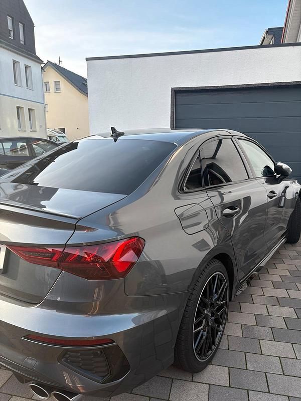 Gebraucht Audi S3 Ambiente 310 PS (228 kW) 2023 Grau Limousine