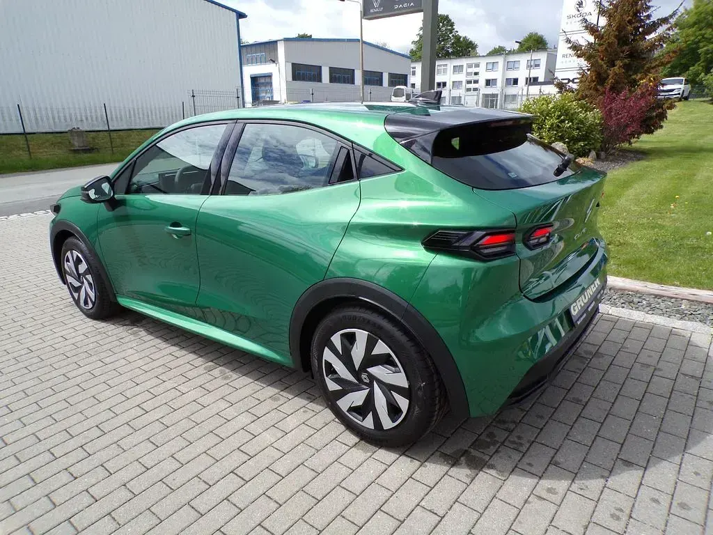 Ny Renault Clio V Evolution 114 HK (83 kW) 2026 Grön Sedan