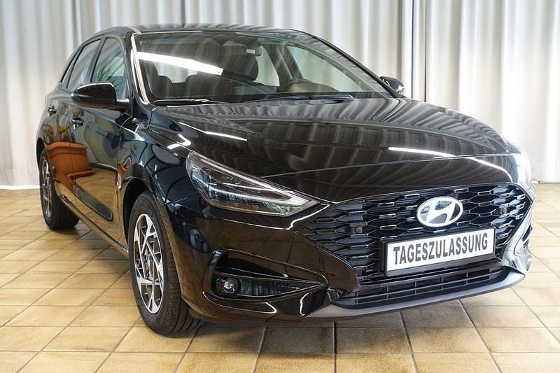 Schwarz Neu 2025 Hyundai i30 GO! Limousine | 20.980 € (Guter Preis) - Bild 1/4