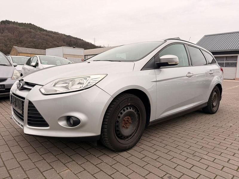 Gebraucht Ford Focus Trend 125 PS (91 kW) 2011 Silber Kombi
