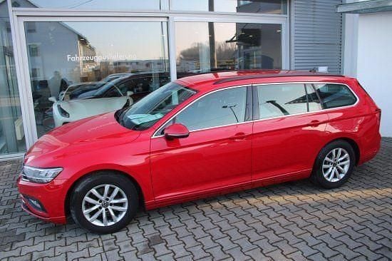 Gebraucht VW Passat Business 122 PS (89 kW) 2023 Rot Kombi