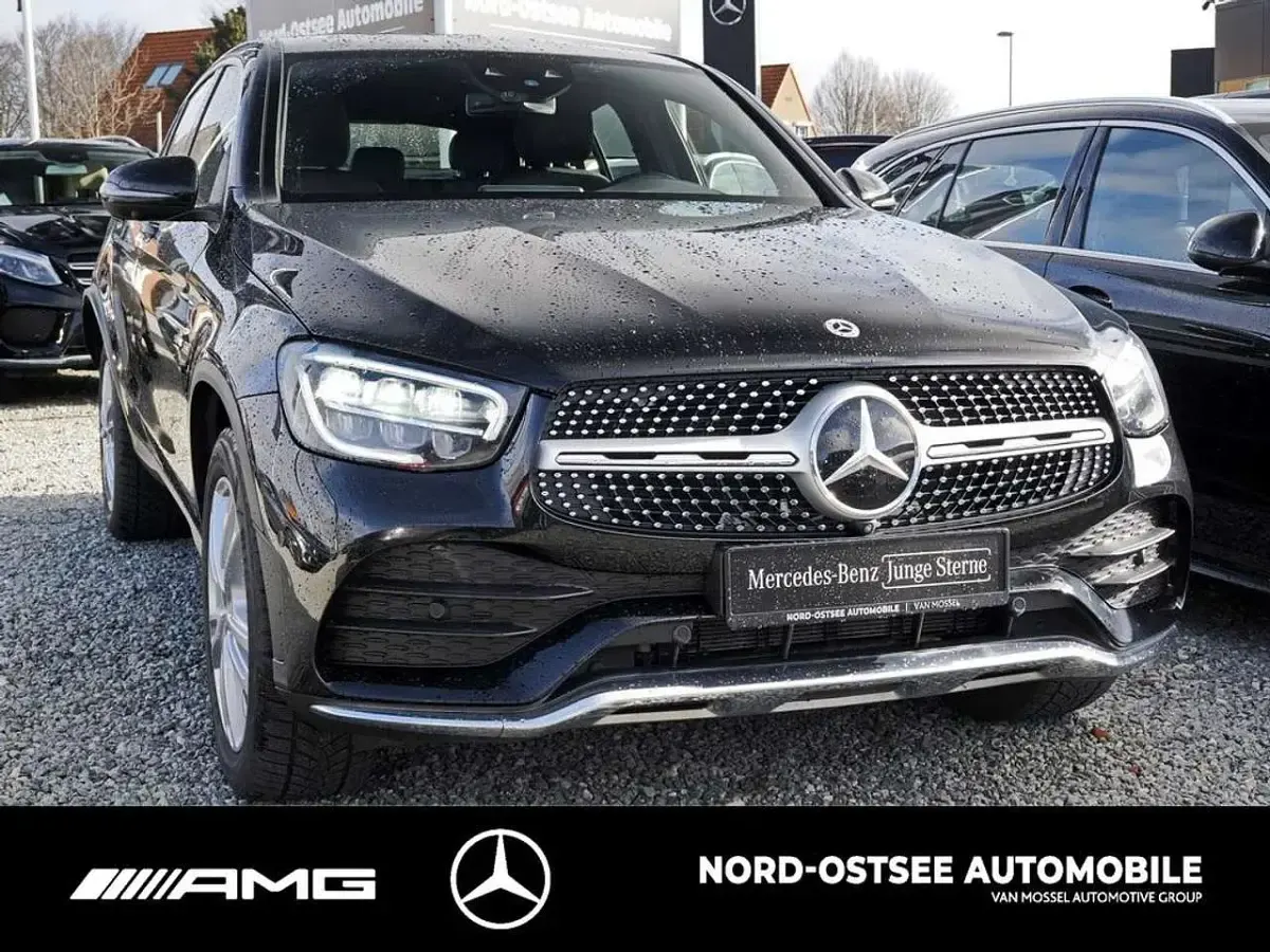 Gebraucht Mercedes GLC300e AMG 194 PS (142 kW) 2020 Unilack schwarz Coupé