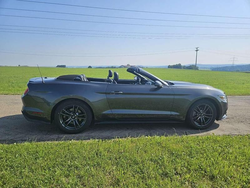 Grau Gebraucht 2016 Ford Mustang Cabrio | 17.800 € (Fairer Preis) - Bild 1/4