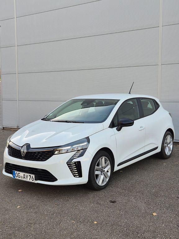 Weiß Gebraucht 2023 Renault Clio V Evolution Limousine | 14.300 € (Fairer Preis) - Bild 1/4