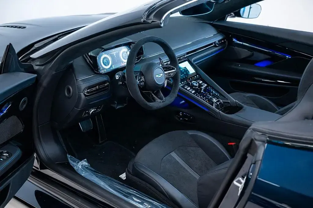 Neu Aston Martin DB12 700 PS (514 kW) 2026 Blau