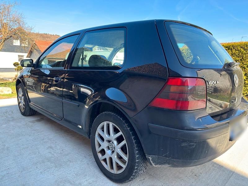 Gebraucht VW Golf IV 75 PS (55 kW) 2002 Schwarz Kleinwagen