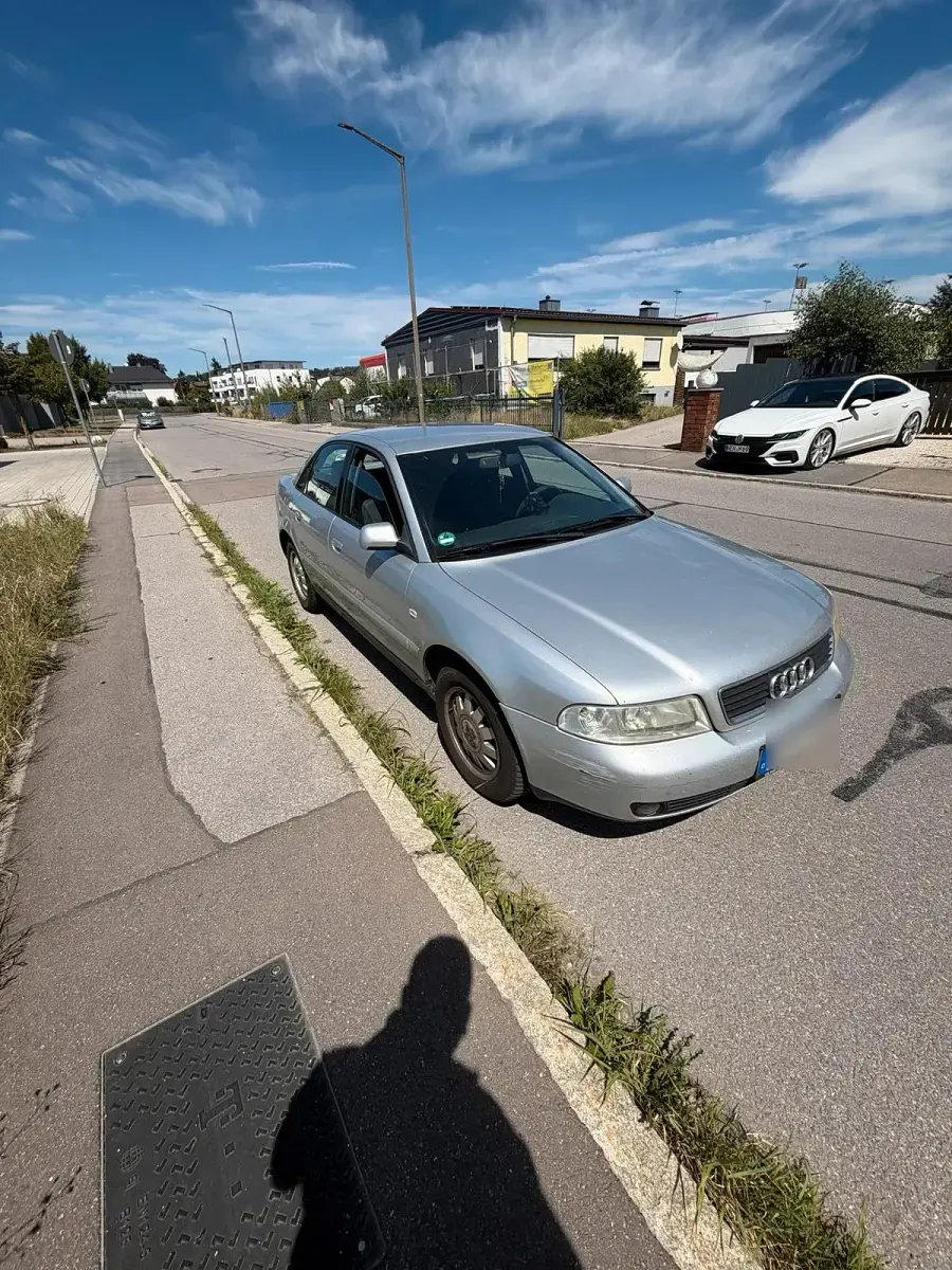 Gebraucht Audi A4 101 PS (74 kW) 1998 Silber Limousine