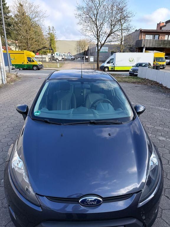 Gebraucht Ford Fiesta Ambiente 60 PS (44 kW) 2009 Grau Kleinwagen