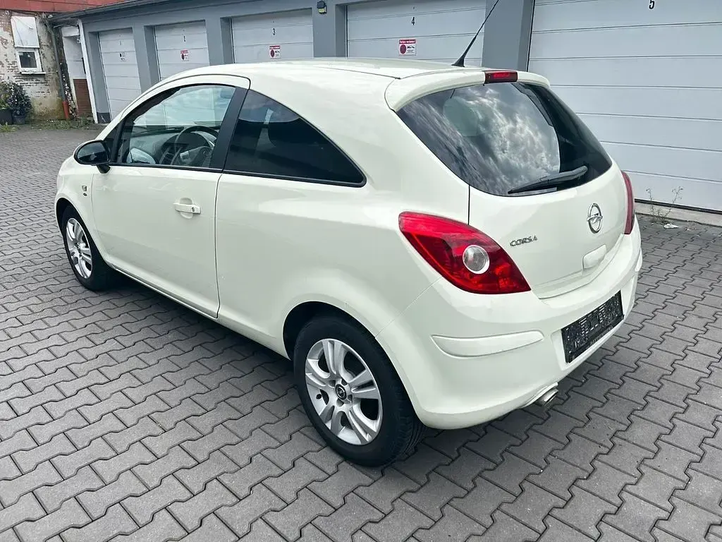 Gebraucht Opel Corsa Satellite 87 PS (63 kW) 2011 Weiß Kleinwagen