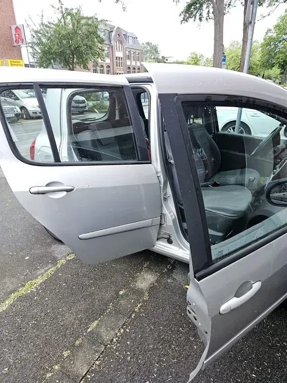 Gebraucht Renault Modus Dynamique 75 PS (55 kW) 2009 Silber Van / Kleinbus