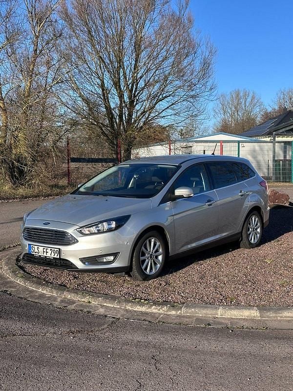 Silber Gebraucht 2018 Ford Focus Titanium Kombi | 11.790 € (Guter Preis) - Bild 1/4