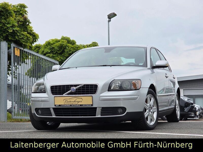 Silber Gebraucht 2006 Volvo S40 Momentum Limousine | 3.900 € (Teuer) - Bild 1/4