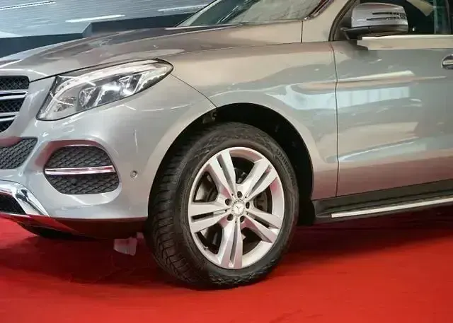 Gebraucht Mercedes GLE400 333 PS (244 kW) 2015 Palladiumsilber  metallic (metallic) SUV