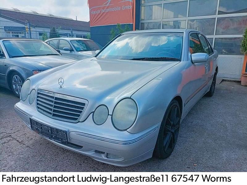 Grau Gebraucht 2001 Mercedes E280 Elegance Limousine | 2.690 € - Bild 1/3