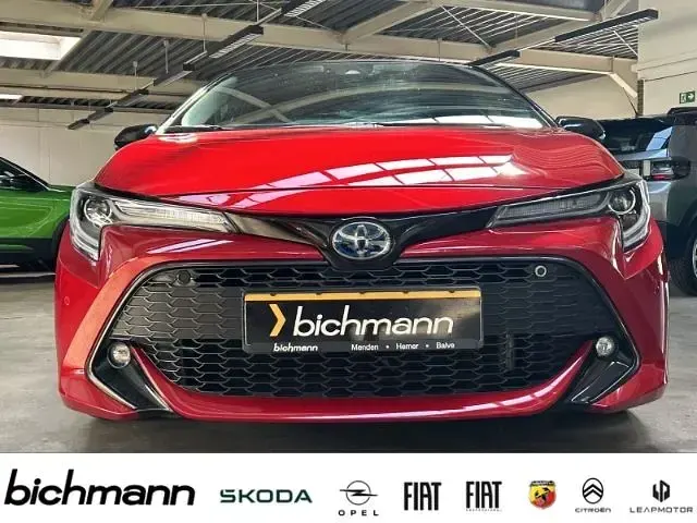 Gebraucht Toyota Corolla Hybrid Team 122 PS (89 kW) 2021 Rot Limousine