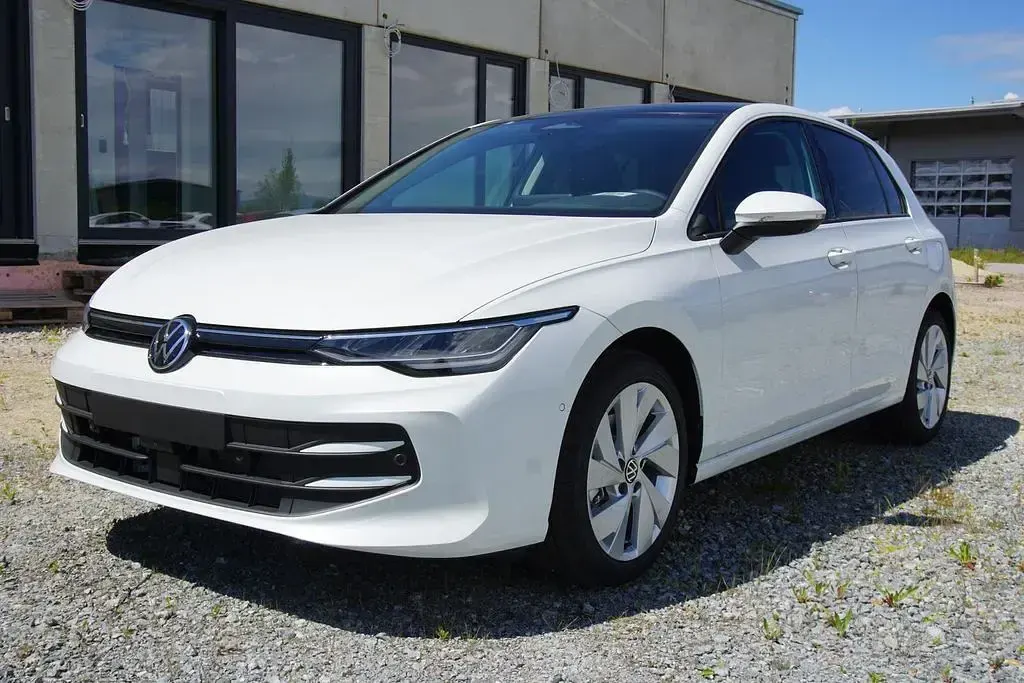 Nowe VW Golf VIII 150 KM (110 kW) 2026 Biały Sedan/Limuzyna