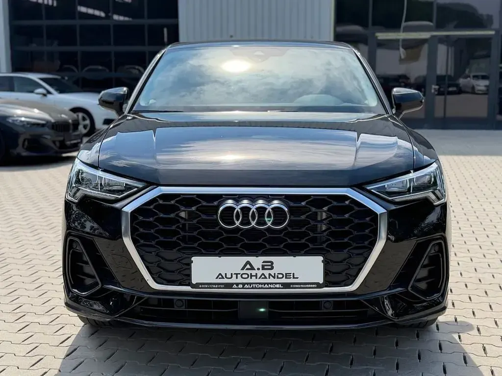 Gebraucht Audi Q3 Sportback Sport 150 PS (110 kW) 2022 Schwarz SUV