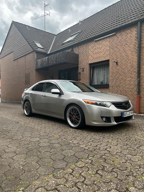 Silber Gebraucht 2011 Honda Accord Elegance Limousine | 9.350 € (Etwas zu teuer) - Bild 1/4