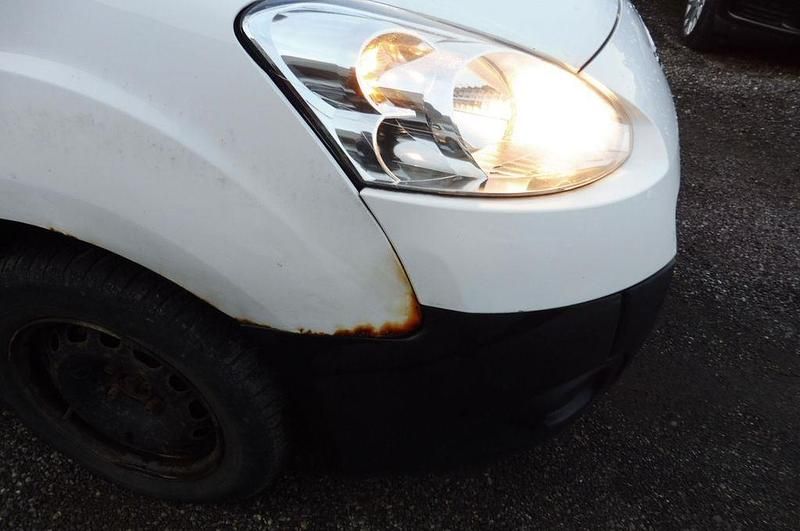 Gebraucht Peugeot Partner Comfort 75 PS (55 kW) 2014 Weiß Van / Kleinbus