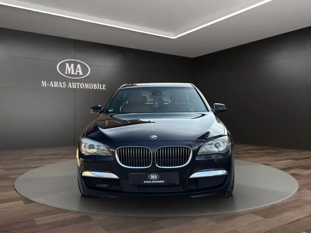 Gebraucht BMW 740 M Sport 306 PS (225 kW) 2011 Schwarz Limousine