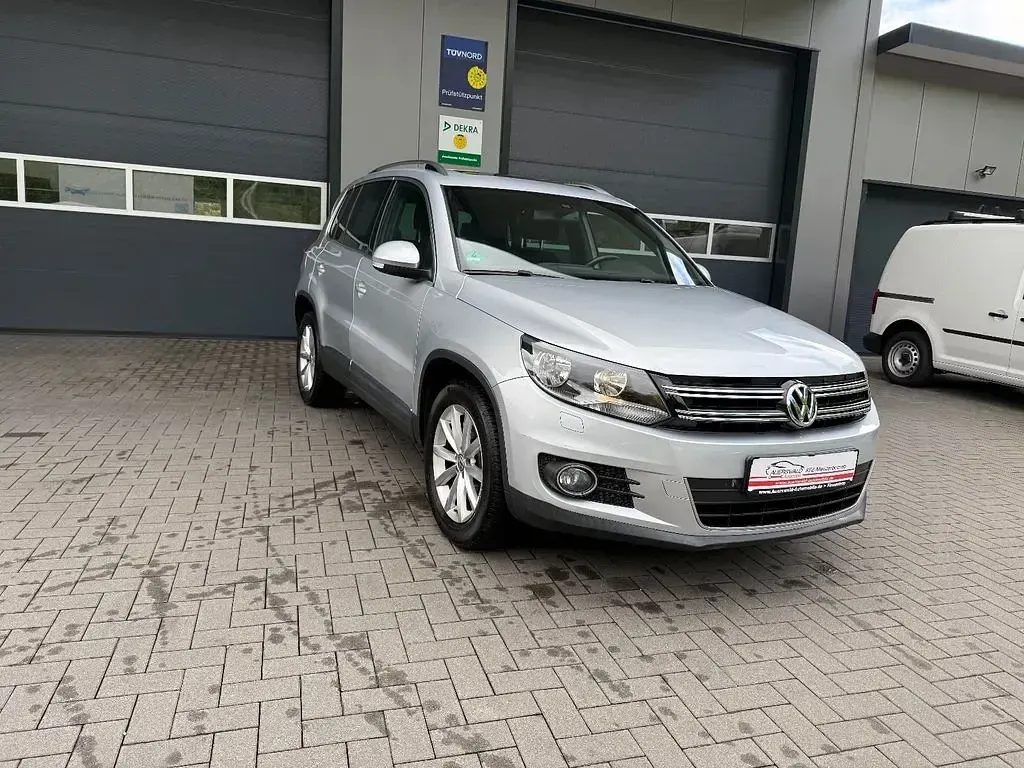 Gebraucht VW Tiguan LOUNGE 122 PS (89 kW) 2015 Silber SUV