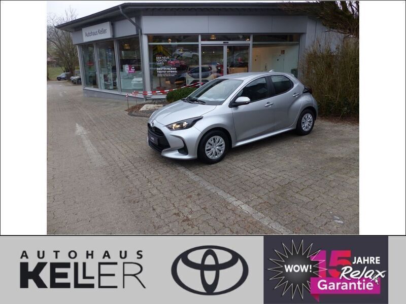 Shimmering silber metallic Gebraucht 2023 Toyota Yaris Comfort Limousine | 17.960 € (Fairer Preis) - Bild 1/4