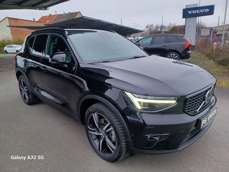Gebraucht Volvo XC40 Plus 163 PS (119 kW) 2025 Schwarz / onyx schwarz (metallic) SUV