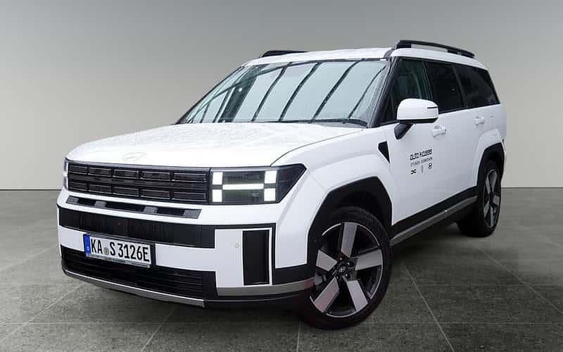 Weiß Gebraucht 2025 Hyundai Santa Fe Signature SUV | 50.990 € - Bild 1/4