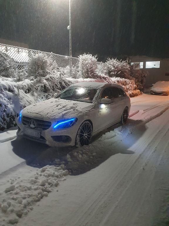 Weiß Gebraucht 2015 Mercedes C250 AMG line Limousine | 21.000 € (Fairer Preis) - Bild 1/4