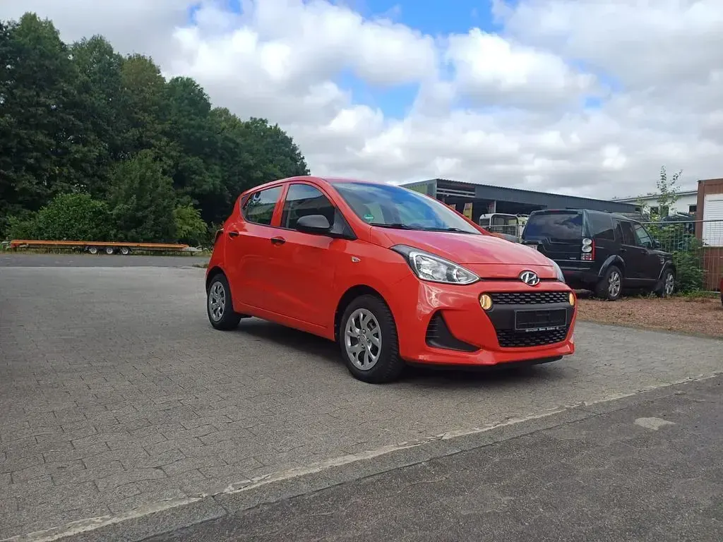 Gebraucht Hyundai i10 Pure 67 PS (49 kW) 2018 Rot Kleinwagen