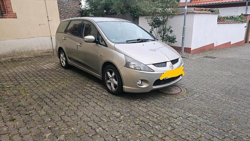 Gold Gebraucht 2007 Mitsubishi Grandis Van / Kleinbus | 2.500 € (Guter Preis) - Bild 1/4