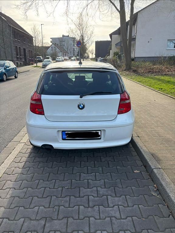 Gebraucht BMW 116 122 PS (89 kW) 2009 Weiß Kleinwagen