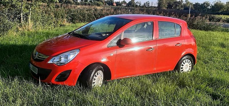 Rot Gebraucht 2013 Opel Corsa Kleinwagen | 2.100 € (Guter Preis) - Bild 1/3