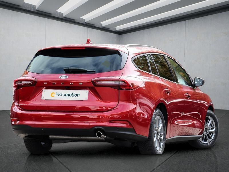 Neu Ford Focus 155 PS (114 kW) 2025 Rot Kombi