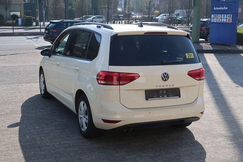 Gebraucht VW Touran 150 PS (110 kW) 2023 Gelb Van / Kleinbus