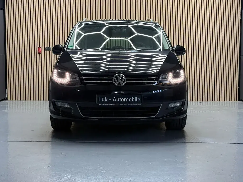 Second-hand VW Sharan Cup 177 CP (130 kW) 2015 Negru Monovolum