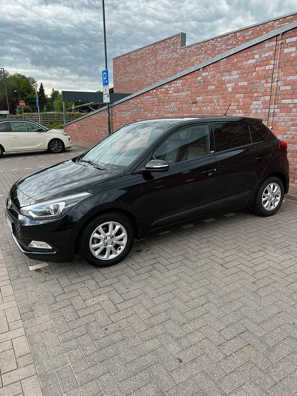 Schwarz Gebraucht 2016 Hyundai i20 Active Kleinwagen | 7.800 € (Fairer Preis) - Bild 1/4
