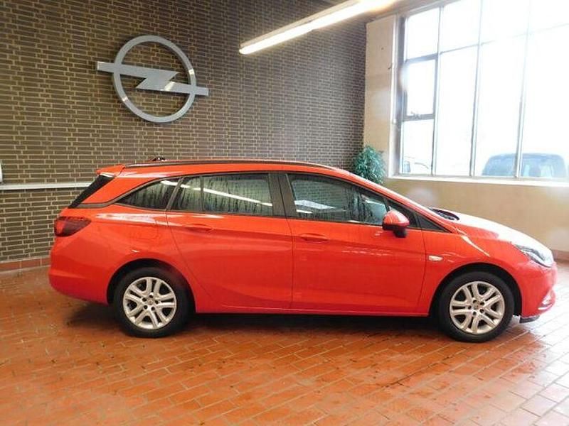 Gebraucht Opel Astra Selection 105 PS (77 kW) 2016 Rot Kombi