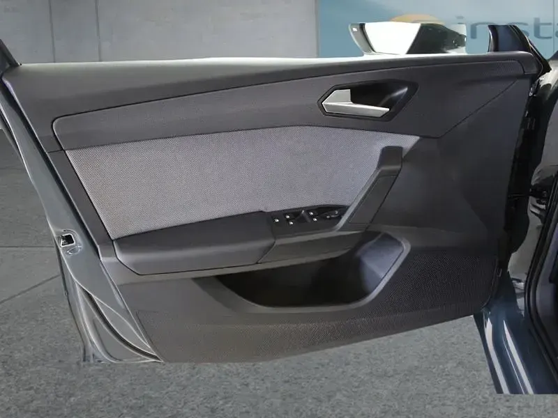 Używany Seat Leon 116 KM (85 kW) 2026 Niebieski Hatchback
