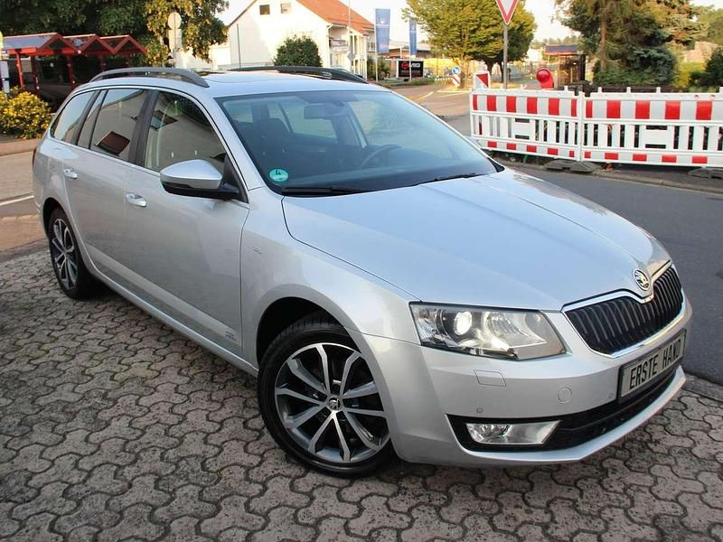 Brilliantsilber metallic Gebraucht 2015 Skoda Octavia Kombi | 10.990 € (Guter Preis) - Bild 1/4