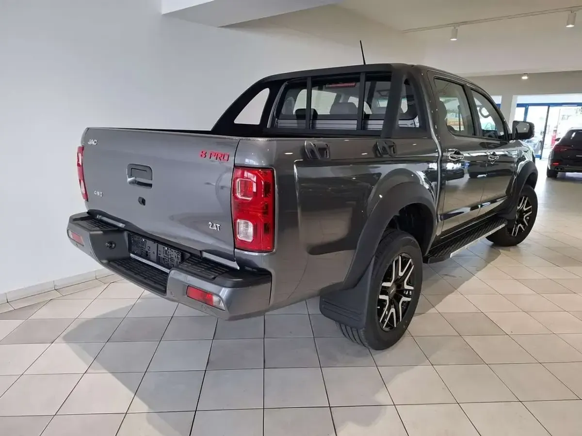 Neu JAC JS8 204 PS (150 kW) 2026 Grau SUV