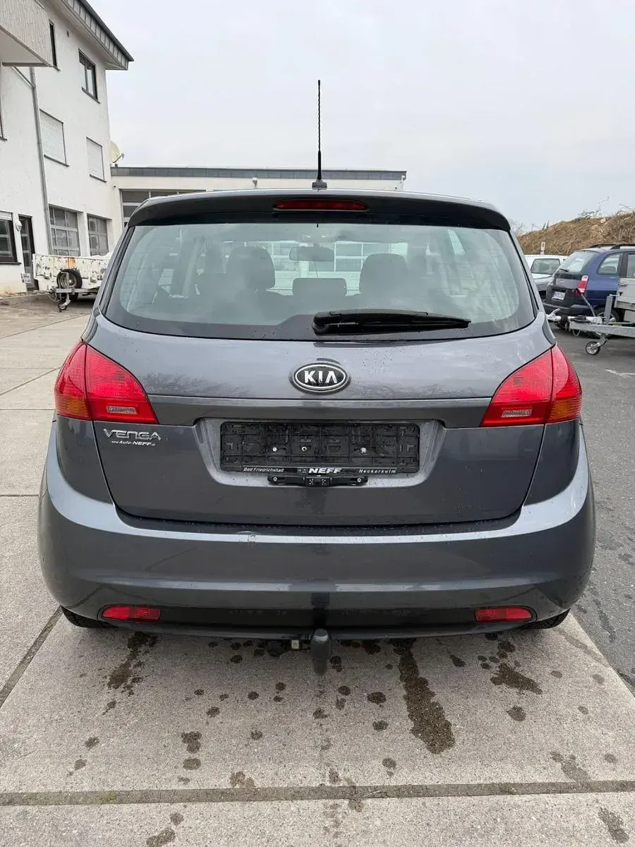 Używany Kia Venga Vision 90 KM (66 kW) 2011 Szary Hatchback