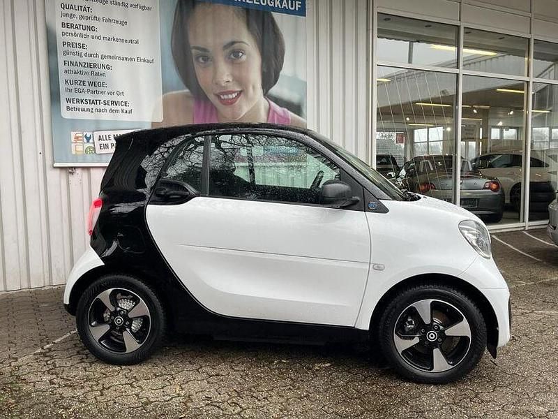 Gebraucht Smart ForTwo Electric Drive Exclusive 60 kW (82 PS) 2023 Weiß Kleinwagen