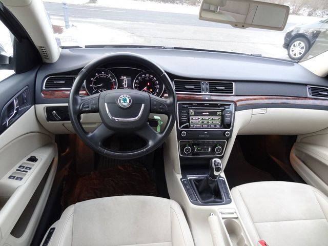 Gebraucht Skoda Superb Elegance 160 PS (117 kW) 2010 Violett metallic Kombi