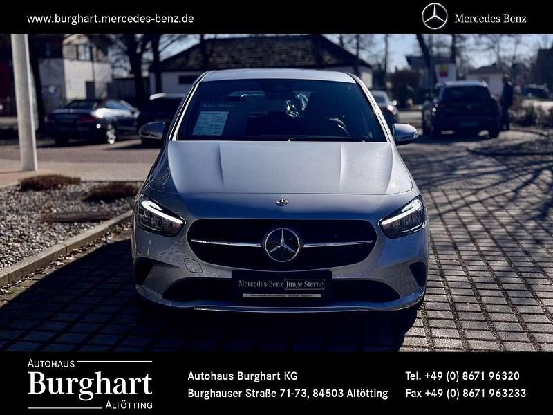 Gebraucht Mercedes B200 Progressive 163 PS (119 kW) 2024 Lack hightechsilber Van / Kleinbus