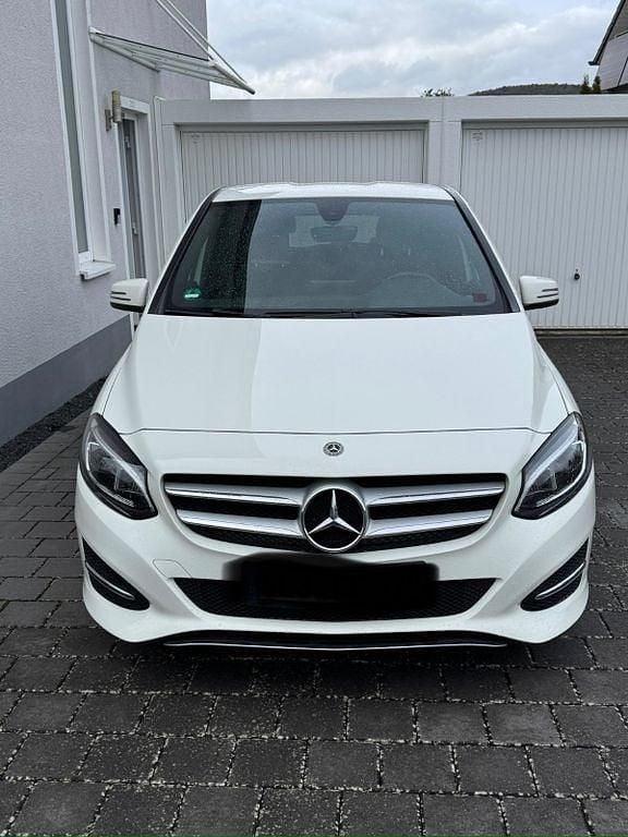 Gebraucht Mercedes B180 109 PS (80 kW) 2018 Weiß Van / Kleinbus