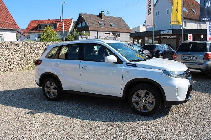 Neu Suzuki Vitara Club 129 PS (94 kW) 2025 Weiß SUV